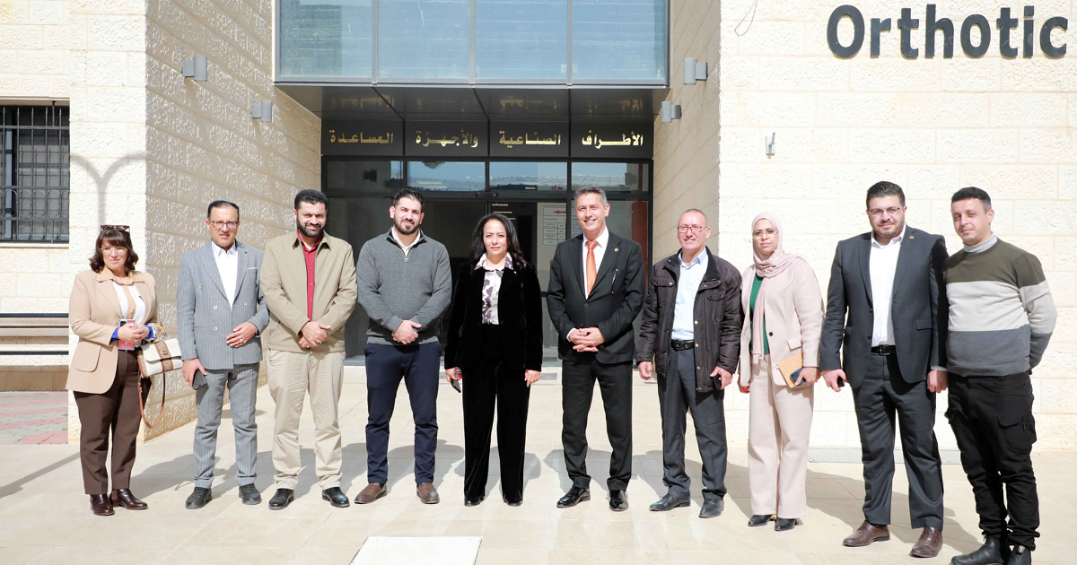 وزيرة التنمية الاجتماعية تزور مصنع الأطراف الصناعية في "العربية الأمريكية"