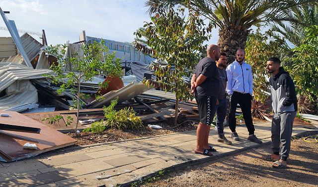 السلطات الإسرائيلية تهدم عزبة في طمرة وتعتقل صاحبها وتعتدي على نجليه