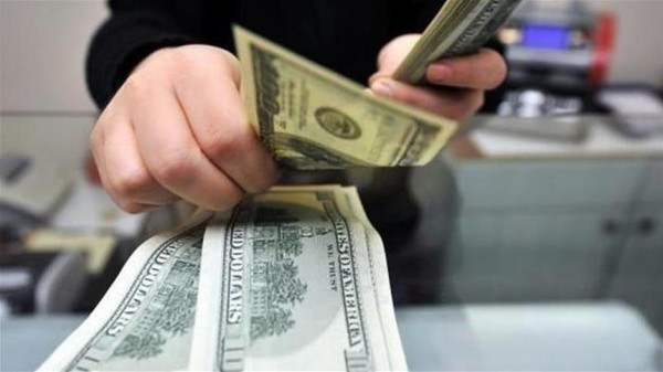 الدولار يستقر قرب أدنى مستوىاته  في 4 سنوات