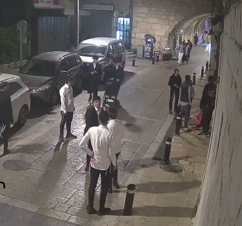 مستوطنون يعتدون على دير الأرمن في القدس المحتلة