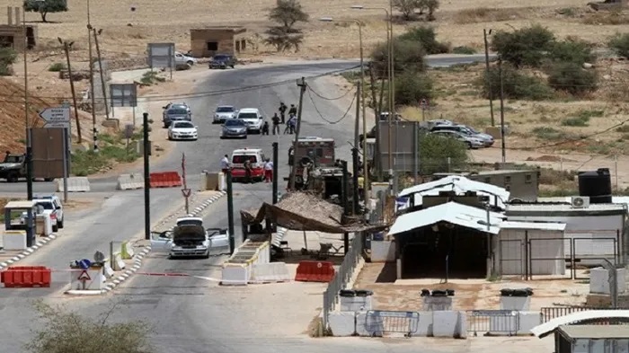 الاحتلال يشدد إجراءاته العسكرية على حاجز الحمرا