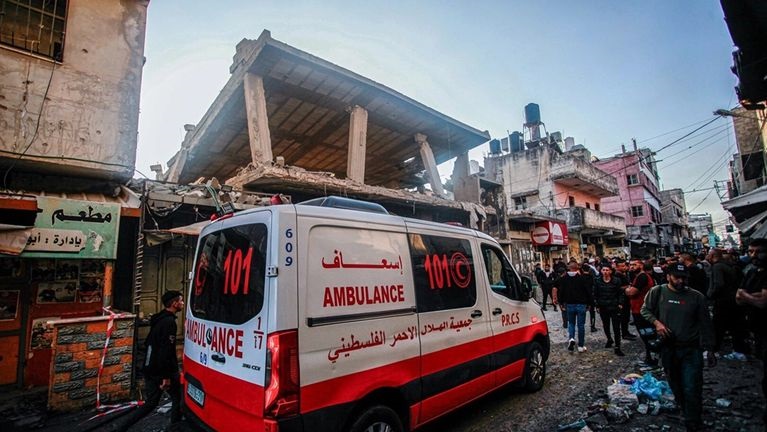 الهلال الأحمر ينشئ وحدة عناية مكثفة لخدمة المرضى  في مواصي خان يونس  