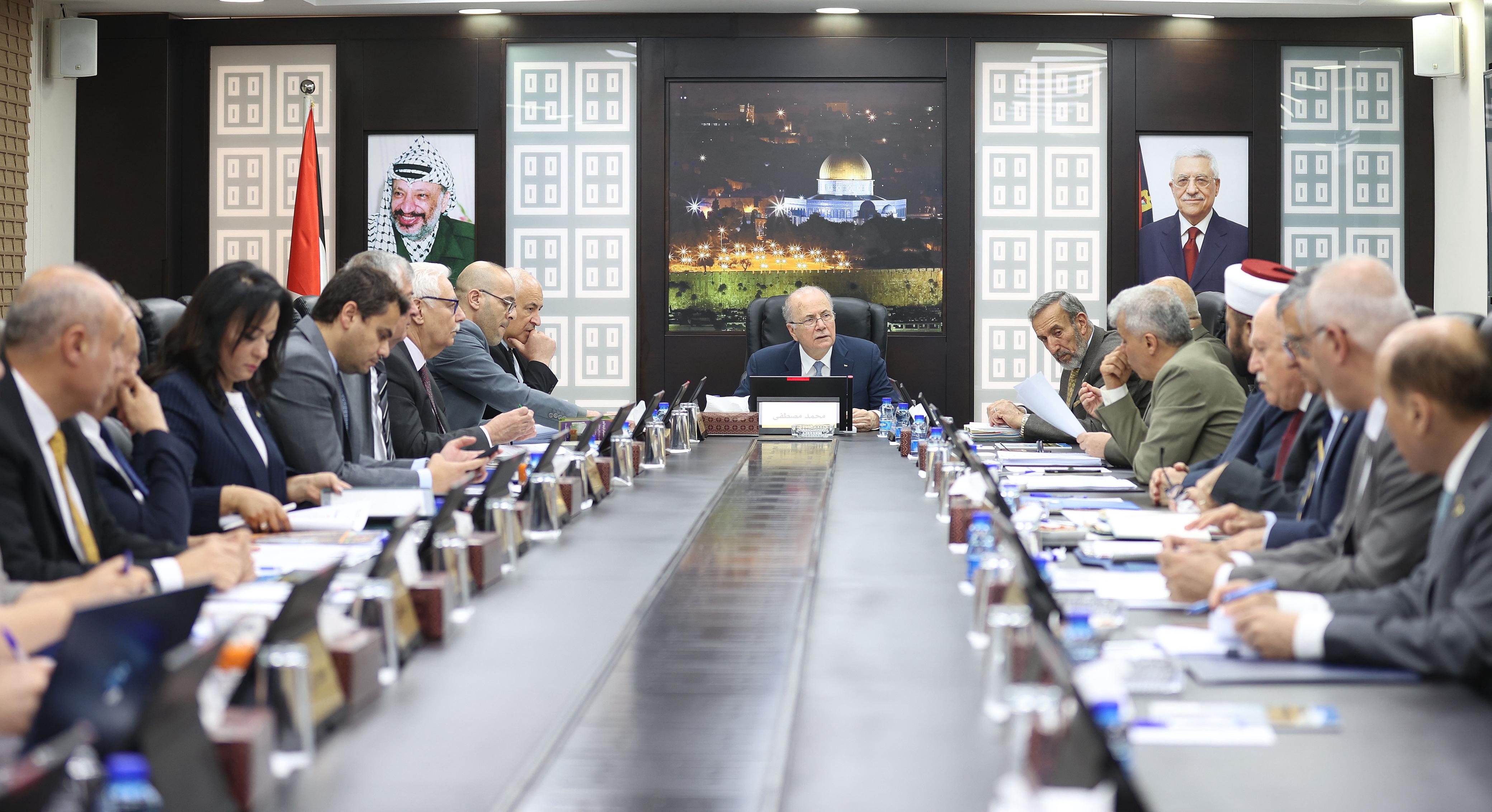 مجلس الوزراء يطالب بإجراءات دولية ملزمة لوقف الحرب على غزة