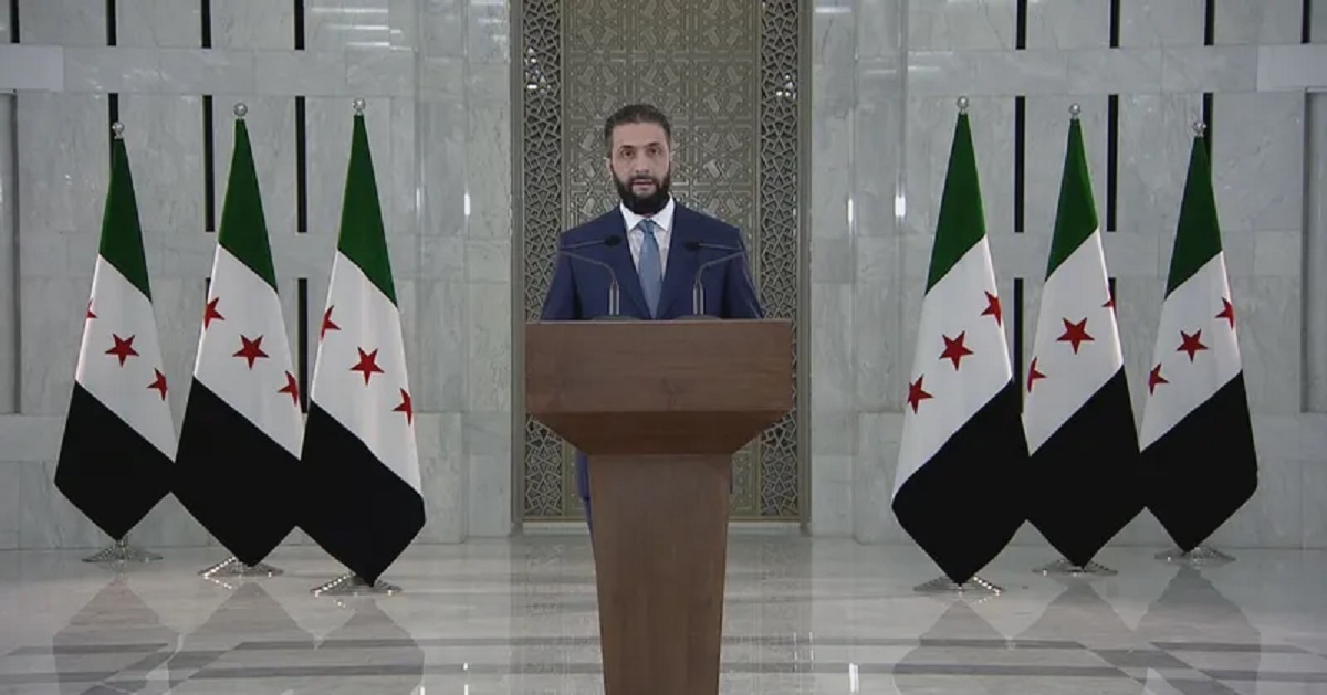 الشرع يصف قرار ترامب رفع العقوبات عن سوريا بـ"التاريخي والشجاع"