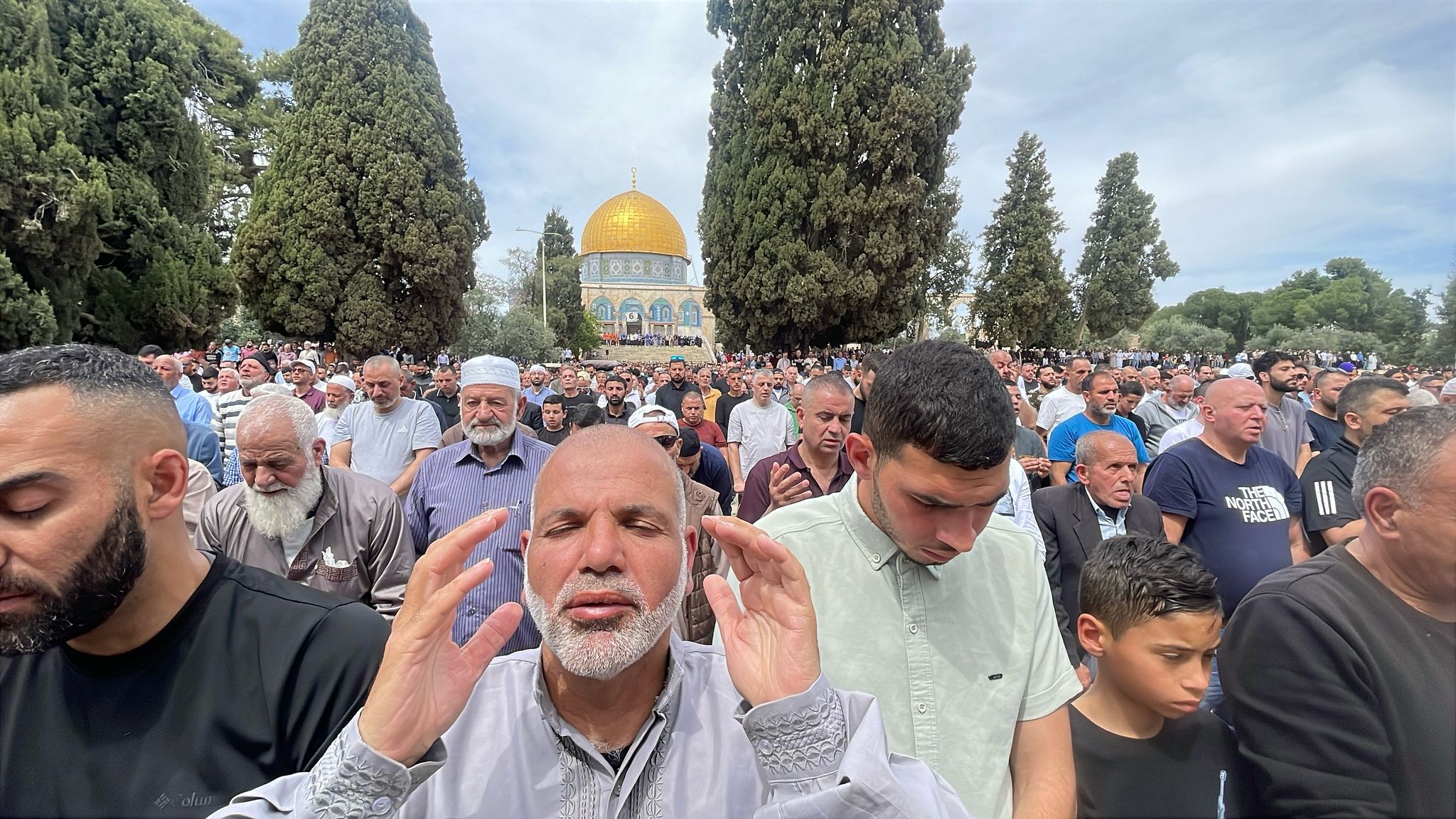  40 ألف مصلٍ يؤدون صلاة الجمعة في رحاب الأقصى