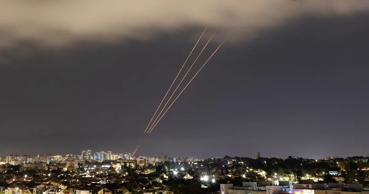 ايران تستهدف القواعد الامريكية في الخليج.... والرشقات الصاروخية وصلت مستوطنات رام الله