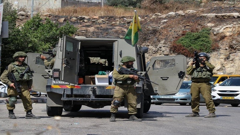 الاحتلال يسرق مبلغا ماليا ومصاغا ذهبيا من منزل في بيت أمر