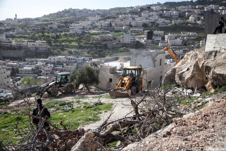 الاحتلال يخطر بهدم منزل في عقابا