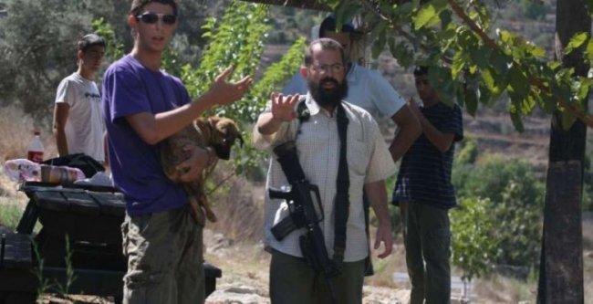 مستوطنون يقطعون أشجار زيتون في عقربا ويحطمون 3 مركبات في جوريش