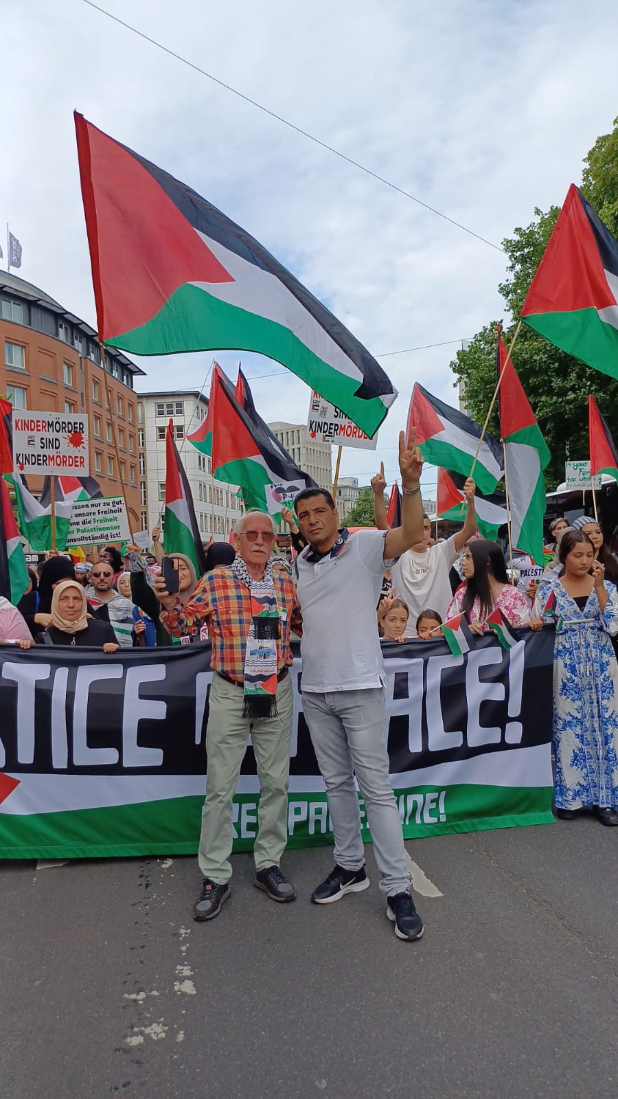 مسيرة بالالاف في مدينة بريمن  احتجاجا على  حرب الابادة والتجويع   على غزة