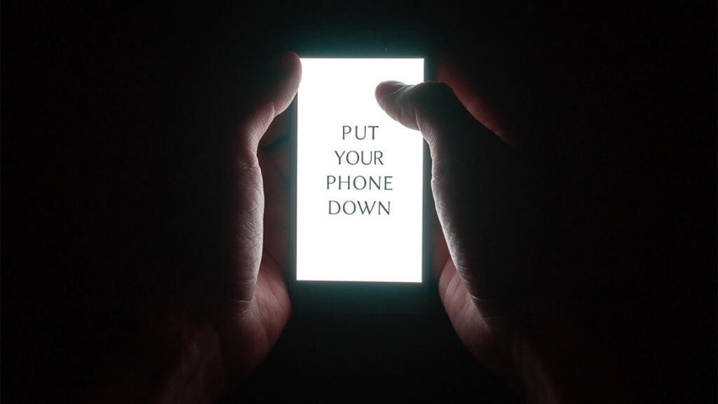 مدينة يابانية تسعى لإقناع سكانها بتقنين استخدام الهواتف