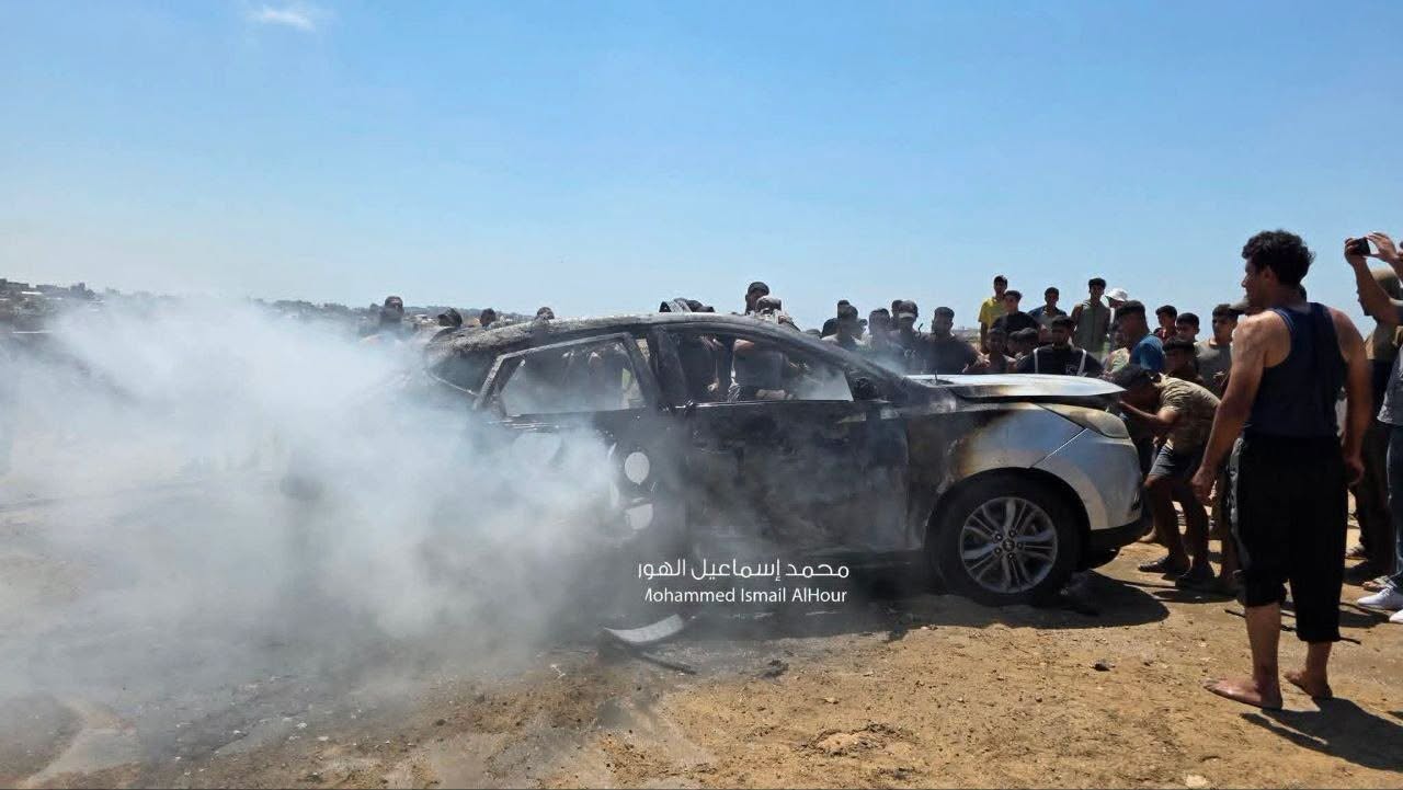 شهداء  ومصابون في قصف مركبة  على دوار نجد في مدينة الزهراء وسط غزة