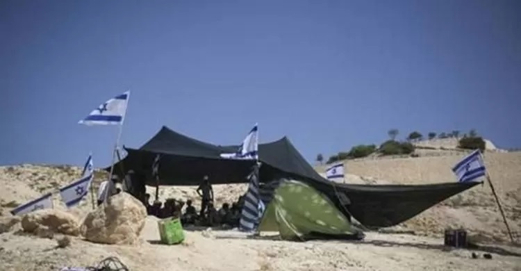 مستوطنون يقيمون بؤرة  جديدة ويوسعون عددا آخر في مسافر يطا