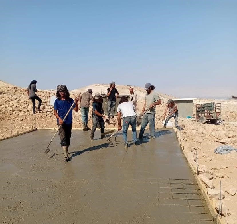 سلطات الاحتلال تحول بؤرتين استيطانيتين إلى أحياء جديدة