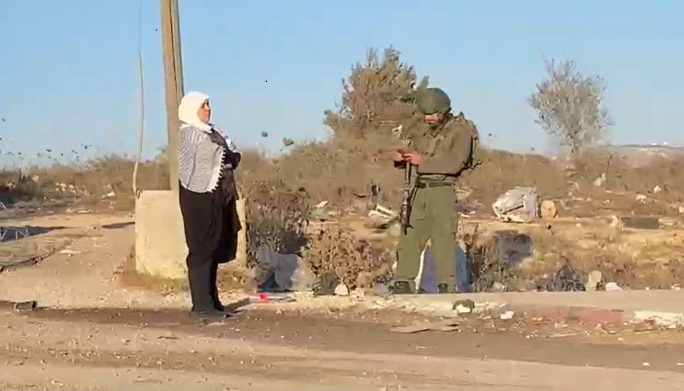 الاحتلال تحتجز محافظ رام الله عند حاجز عطارة