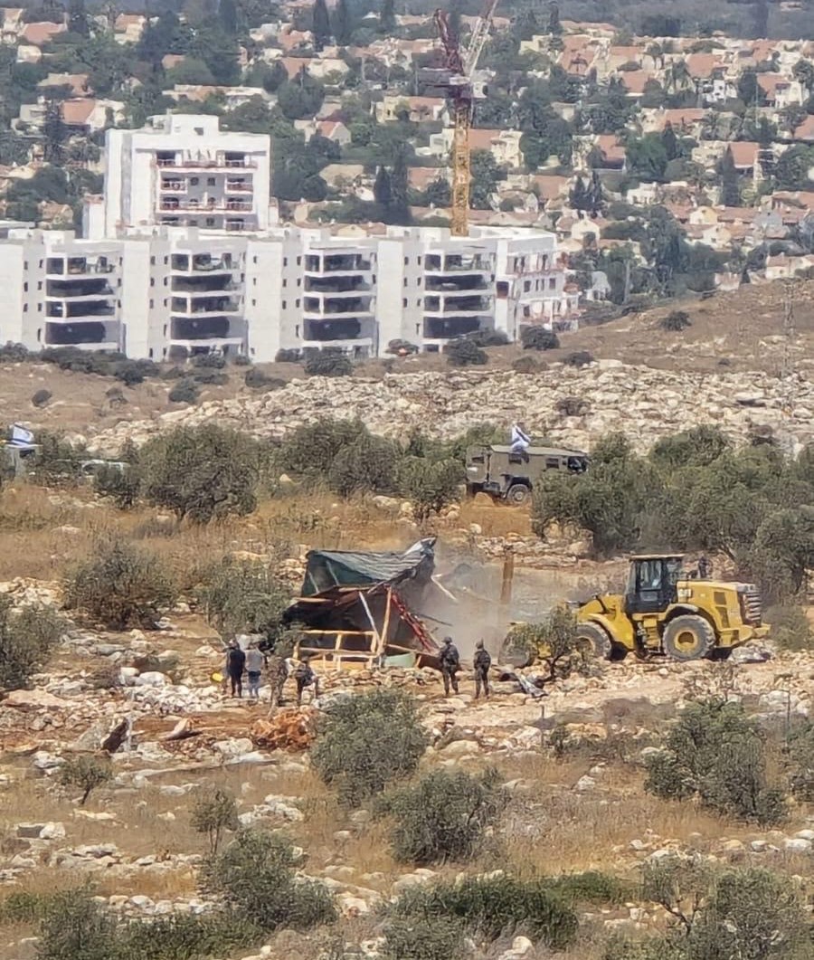 الاحتلال يهدم غرفة زراعية في دير بلوط