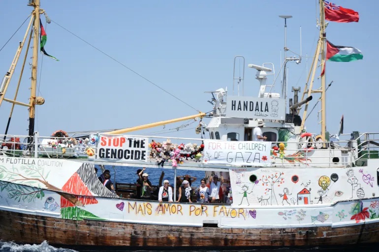 "عدالة": إسرائيل تبدأ بترحيل عدد من نشطاء "حنظلة" خلال ساعات