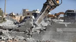 الاحتلال يهدم مئذنة مسجد قيد الإنشاء في دورا