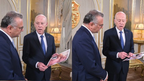 الرئيس التونسي  يواجه مستشار ترامب بصور أطفال غزة ضحايا التجويع الإسرائيلي