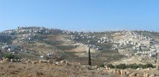 الاحتلال يواصل شق طريق استيطاني شمال القدس