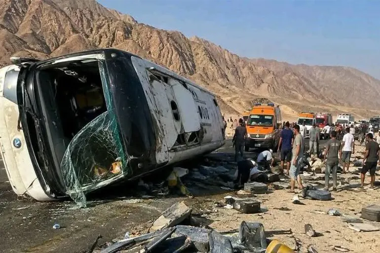 22 قتيلا و28 مصابا إثر انقلاب حافلة جنوب سيناء بمصر