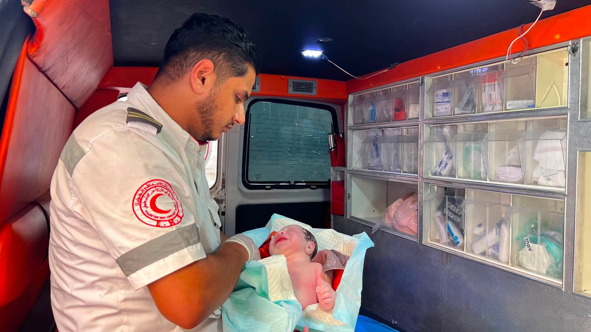 حالة ولادة ميدانية  في الشارع 