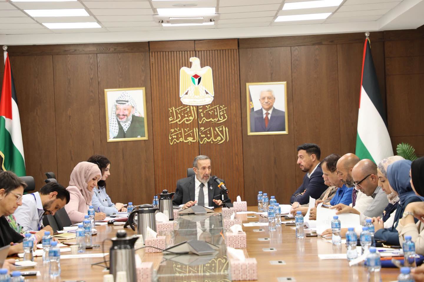 الفريق الوطني لمتابعة ملف المفقودين والمختفين قسراً يعقد اجتماعه برئاسة وزير العدل