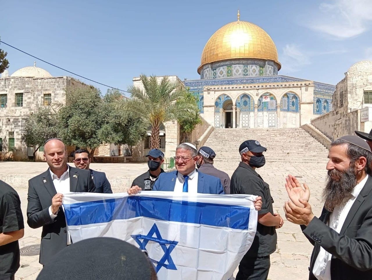 محافظة القدس تحذر من استغلال موسم الأعياد العبرية لفرض وقائع جديدة  بالمسجد الأقصى 