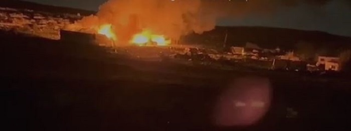 إصابات وإحراق مساكن ومركبتين في هجوم  المستوطنين على تجمع خلة السدرة