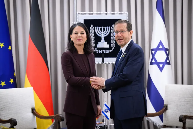 هرتسوغ ينتقد استبعاد نتنياهو من مؤتمر دافوس