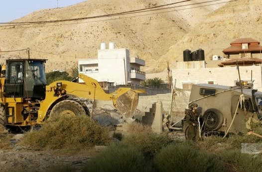 الاحتلال يهدم 6 منشآت تجارية في وادي الجهير 
