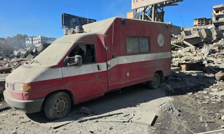  هكذا تستهدف إسرائيل المسعفين في لبنان متجاهلة قواعد القانون الدولي الإنساني