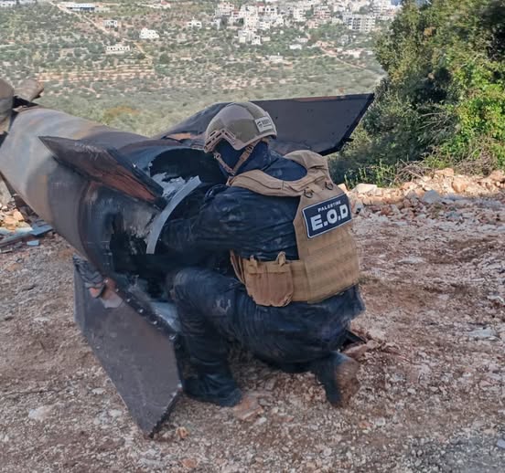 هندسة المتفجرات تتعامل مع شظية صاروخية متساقطة في سلفيت