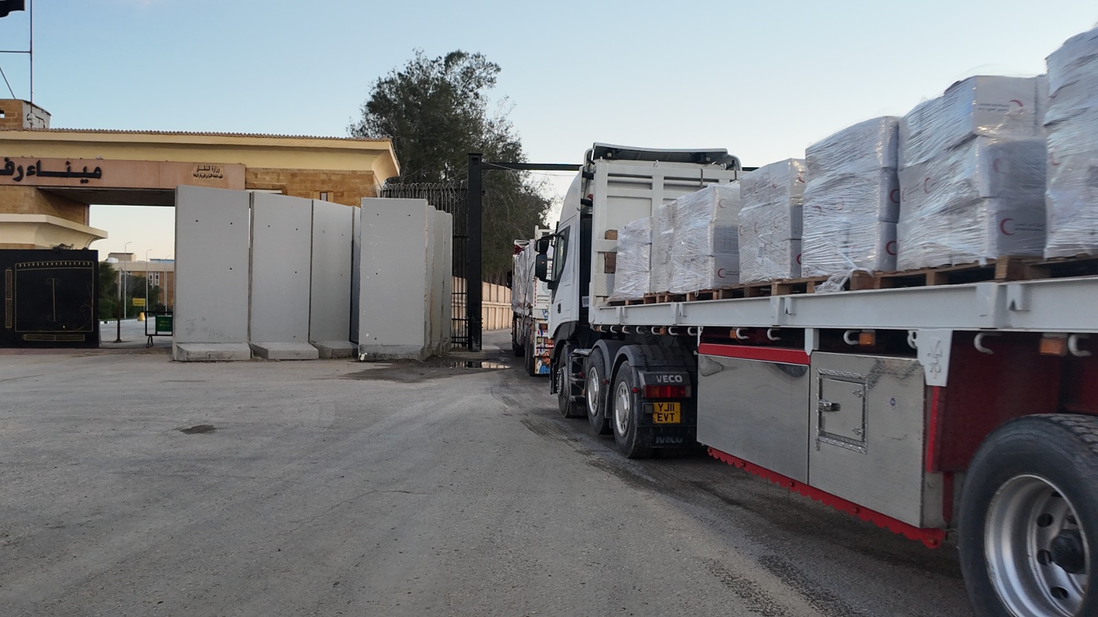 الهلال الأحمر المصري يُطلق القافلة 152 بحمولة 3,680 طنًا من المساعدات لقطاع غزة 