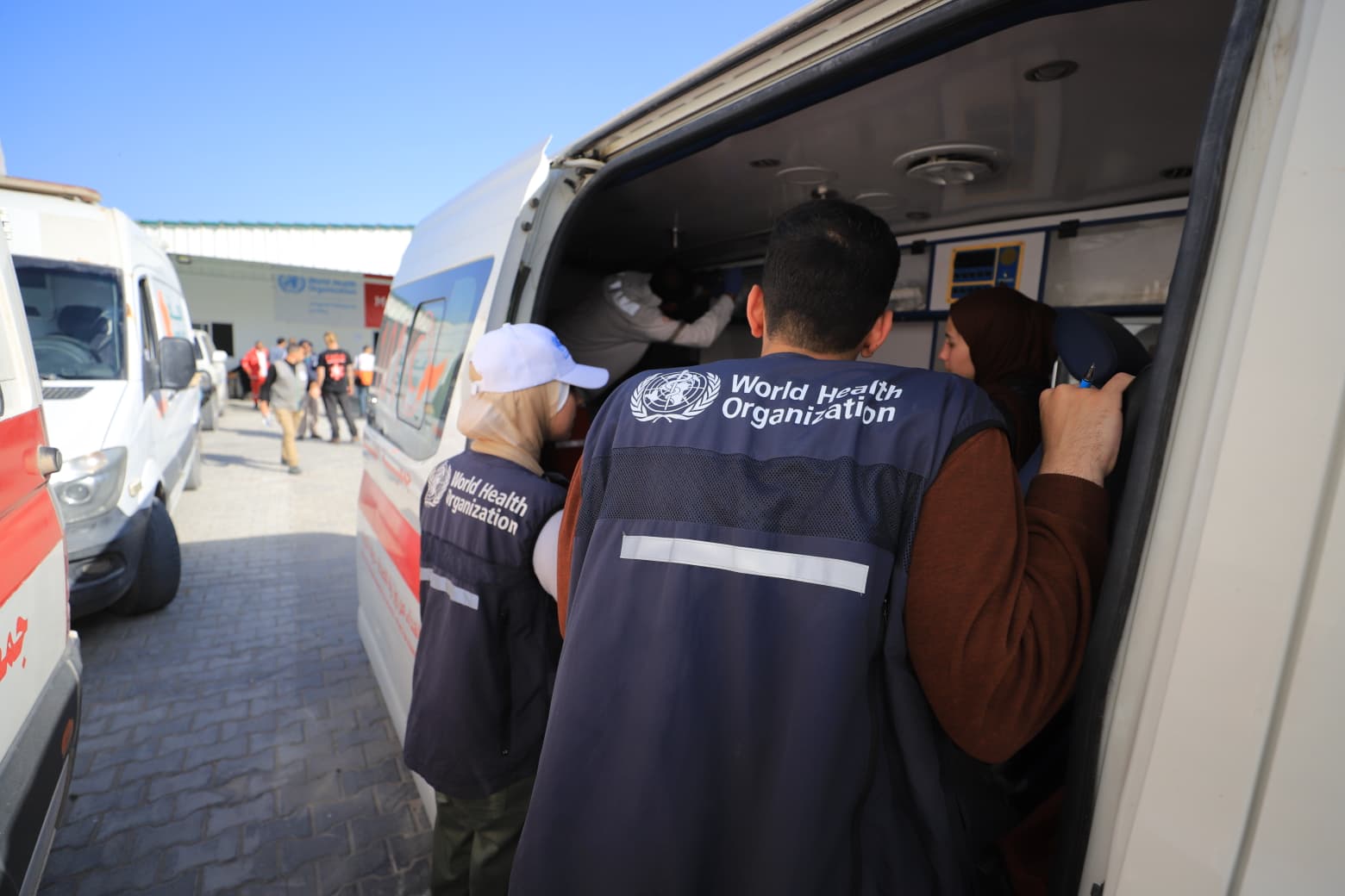 الهلال الأحمر والصحة العالمية يواصلان عمليات الإجلاء الطبي من غزة 