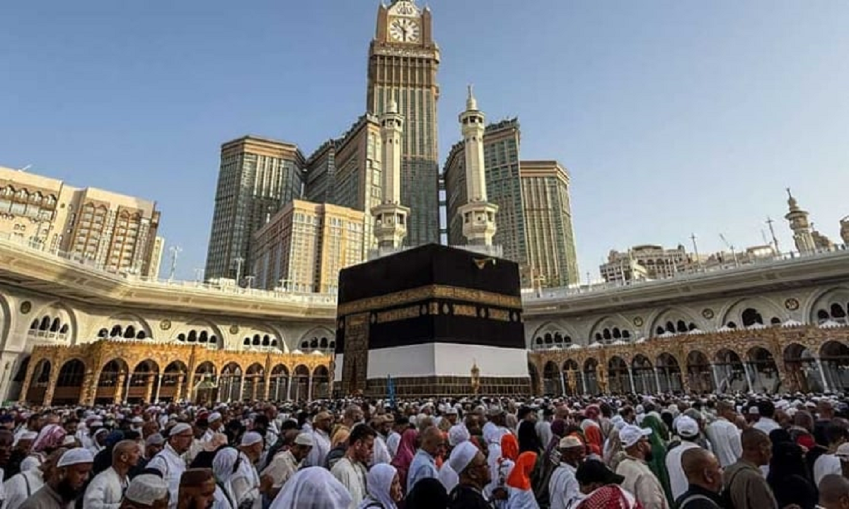 الحجاج يختتمون مناسكهم بطواف الوداع