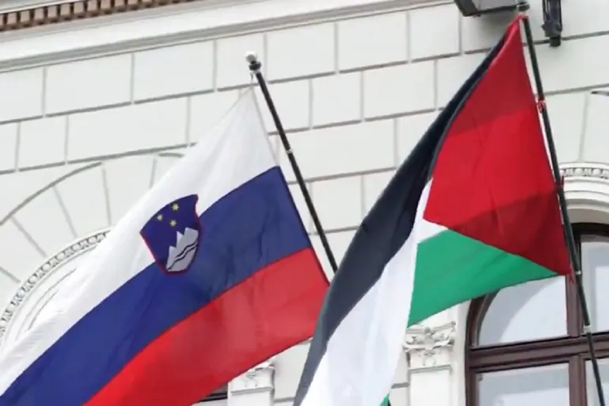 رئيسة سلوفينيا ترفع العلم الفلسطيني فوق القصر الرئاسي