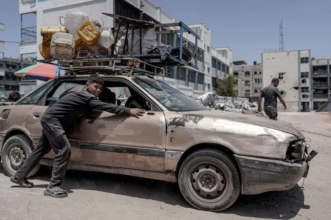 مركز حقوقي : الحصار الاسرائيلي   يعطل 70% من المركبات المدنية في القطاع 
