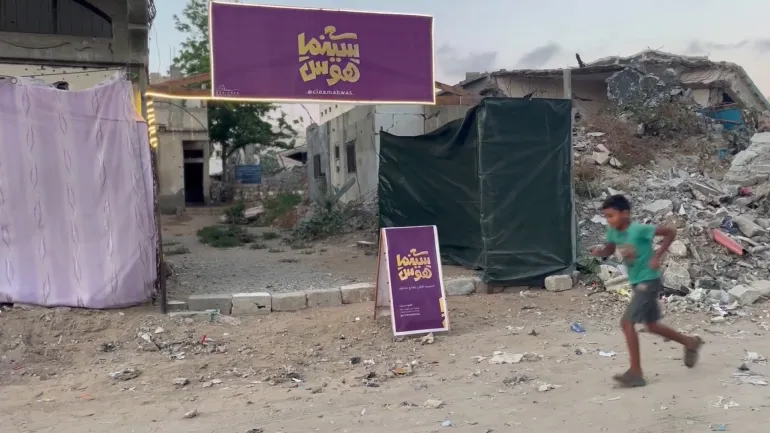  شقيقتان تطلقان "سينما هوس" لأطفال غزة