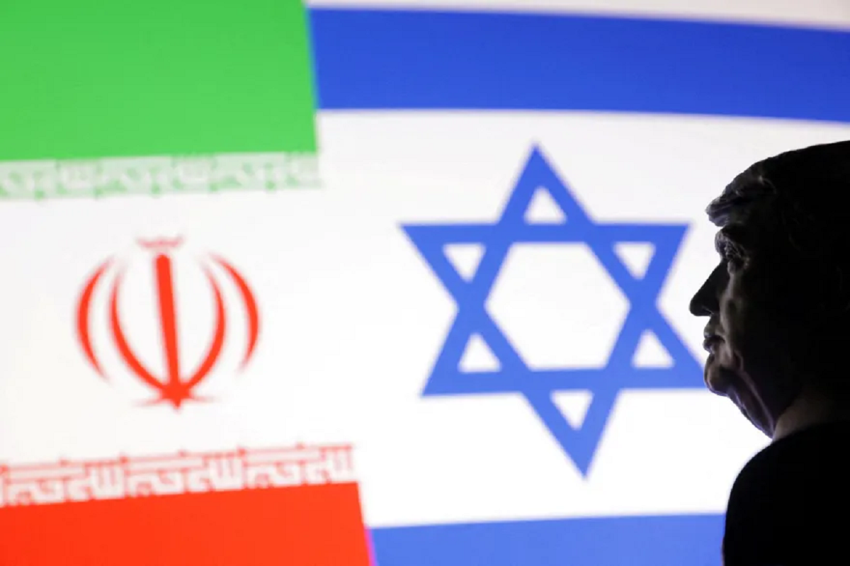   إسرائيل تستعد لمهاجمة منشآت طاقة إيرانية وتنتظر الضوء الأخضر من أمريكا