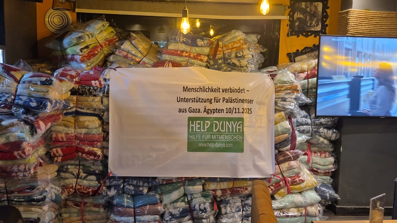 جمعية هيلب دنيا توزع  حرامات على الاسر النازحة من  غزة بمصر 