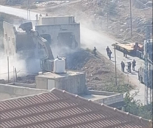 الاحتلال يهدم منزل اسير في بلدة بروقين