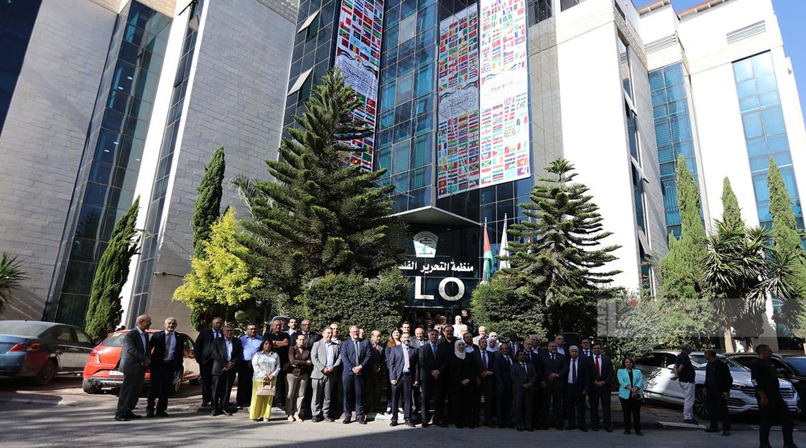 منظمة التحرير تدشن جدارية ضخمة بأعلام الدول المعترفة بدولة فلسطين