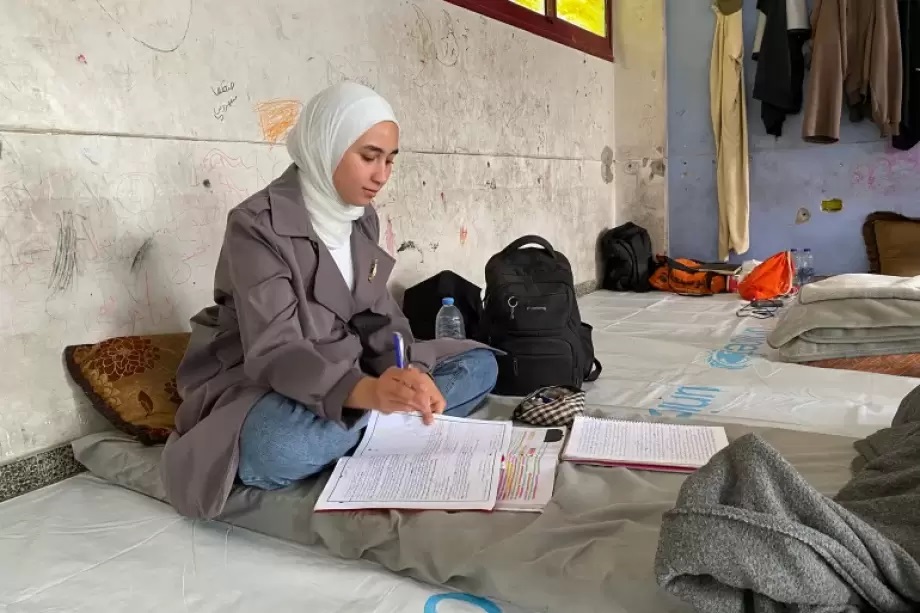 الطالبة لانا الوكيل من قطاع غزة تحصل  على معدل 98.6 في الثانوية العامة 