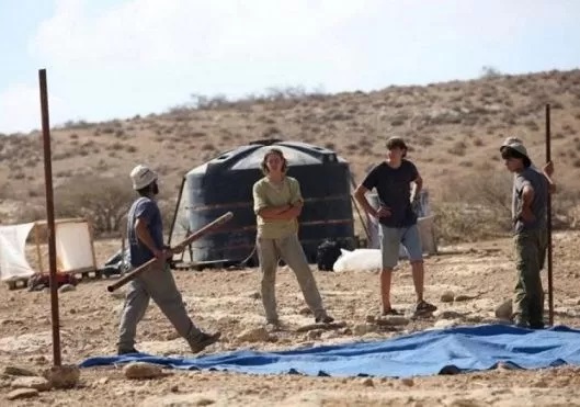 مستوطنون يسيجون أراضي لاكثر من 300 عائلة في الأغوار الشمالية