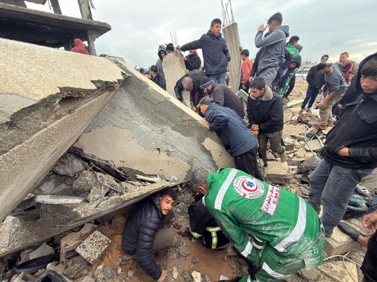 المكتب الاعلامي: 14 ضحية  وانهيار 13 مبنى وتضرر 27 ألف خيمة جراء  المنخفض في غزة