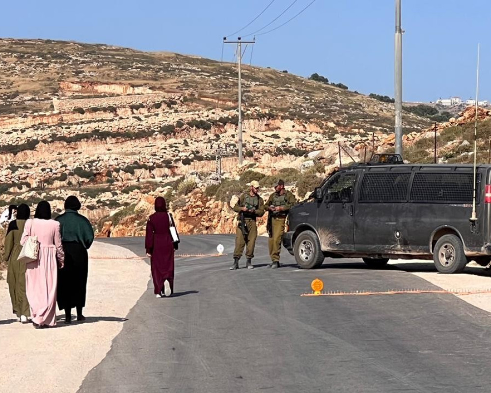 الاحتلال يغلق مدخل دير جرير