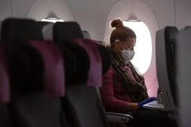طبيب يكشف أهم نصيحة لتجنب المرض على متن الطائرة