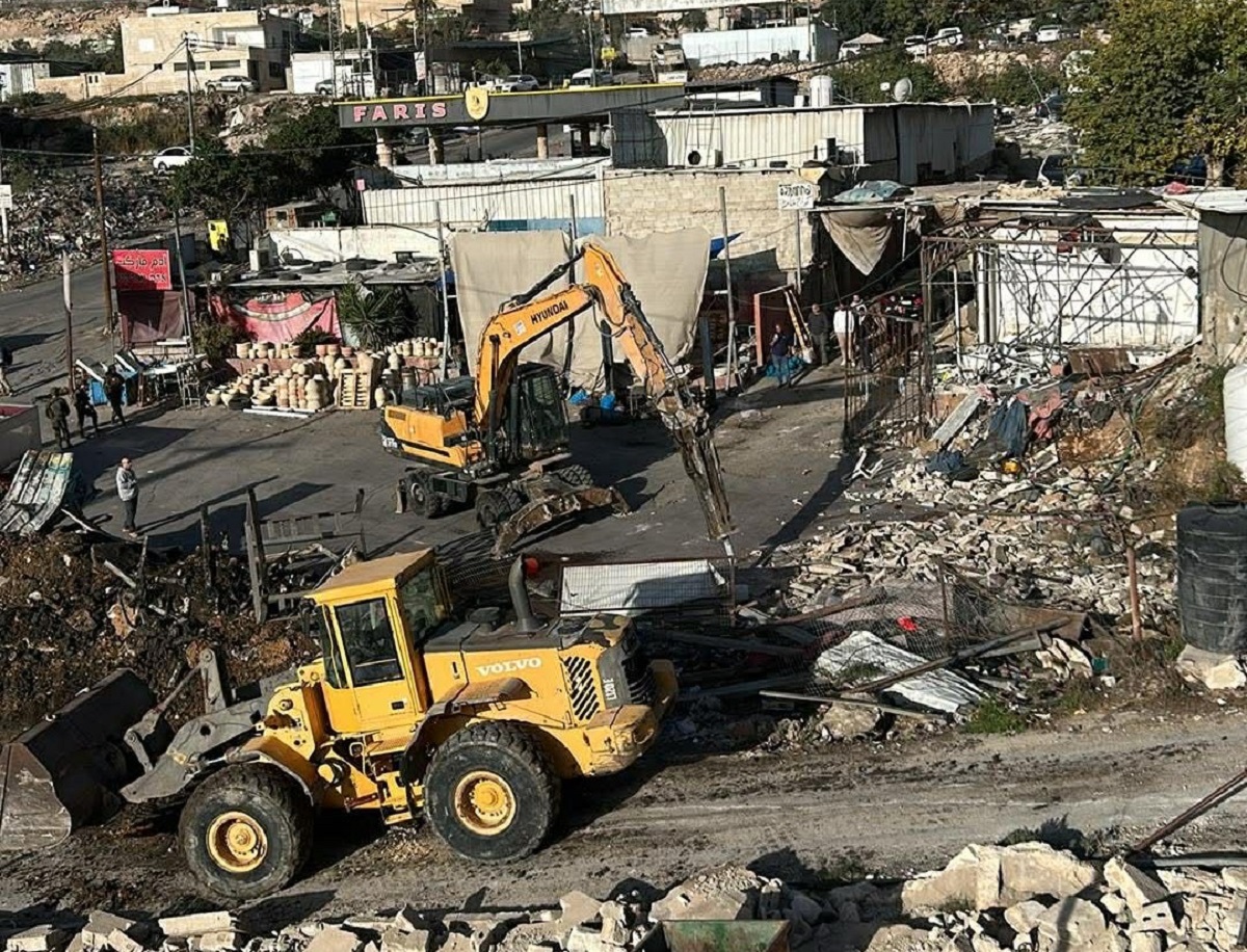 الاحتلال يهدم منشآت زراعية في عناتا