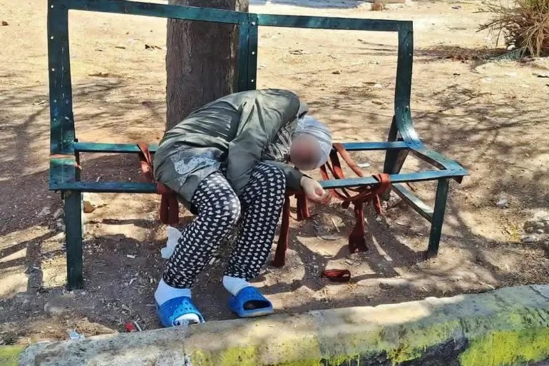 امرأة تفارق الحياة وحيدة على مقعد حديقة بحلب تهز منصات التواصل